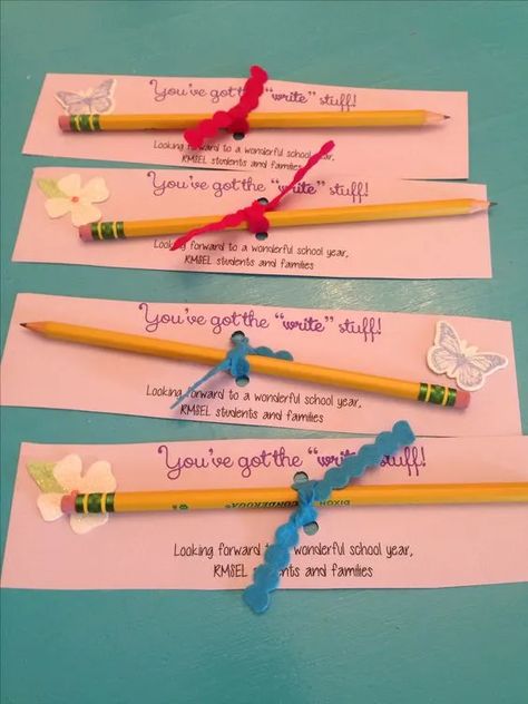 Welcome Back Gifts, Hadiah Diy, Gifts For Students, Welcome To School, Welcome Students, Diy Back To School, Pencil Gift, Teachers Day Gifts, Welcome Back To School