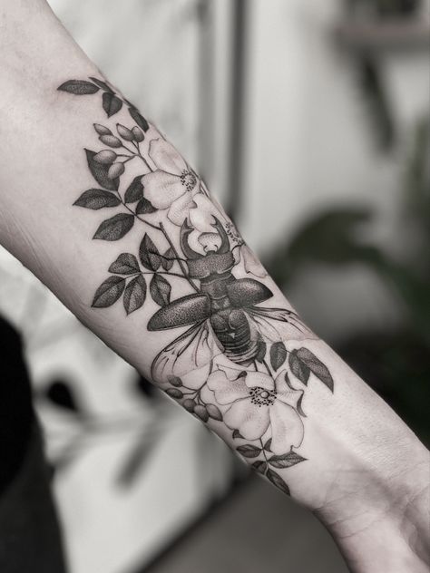 By @0.5na on instagram #tattoo #dotworktattoo #finetattoos #whipshading #floraltattoo #naturalist #lucanuscervus #beetletattoo #insecttattoo Beetle Tattoo Design, Woodland Tattoo, Cottagecore Tattoo, Lucanus Cervus, Goth Girl Aesthetic, Nature Sleeve, 2024 Tattoo, Honey Bee Tattoo, Leg Tats