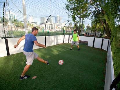 Backyard Soccer Ideas, Backyard Soccer Field Ideas, Mini Soccer Field Backyard, Backyard Soccer Field, Soccer Backyard, Backyard Soccer, Sports Training Facility, Indoor Soccer Field, Turf Backyard