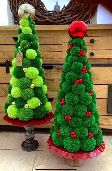 Pom Pom Christmas Tree, Christmas Pom Pom Crafts, Pom Pom Christmas, Pom Pom Tree, Christmas Pom Pom, Pom Pom Crafts, Christmas Tree Crafts, Xmas Diy, Handmade Christmas Decorations