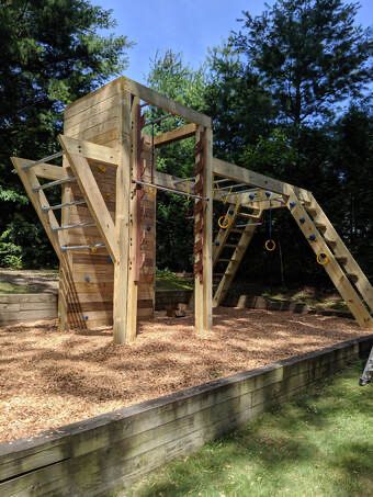 Shed Fitout Ideas, Outside Jungle Gym, Diy Ninja Course Backyard, Backyard Climbing Structure Kids, Diy Jungle Gym Backyards, Ninja Course Backyard, Home Obstacle Course, Outdoor Climbing Structure, Backyard Ninja Course