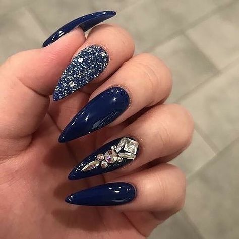 Nails Navy, Neutral Nail Art Designs, Blue Stiletto Nails, Fantastic Nails, Neutral Nail Art, Dry Nails Fast, Stiletto Nail Art, Valentine Nails, Super Nails