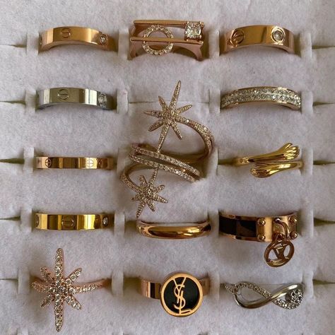 Old Money Rings Woman, Old Money Rings, Money Rings, Xoxo Jewelry, Dope Jewelry Accessories, High Fashion Jewelry, Expensive Jewelry Luxury, Fancy Jewellery Designs, Luxe Jewelry