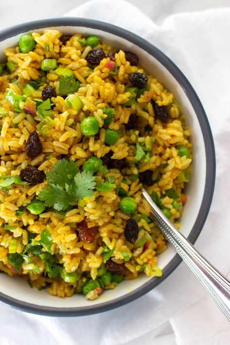 Easy Curry Rice Salad Curried Rice Salad Recipes, Curried Rice Salad, Curried Rice, Rice Meals, Vegetable Curry Recipes, Rice Salad Recipes, Chorizo And Potato, Chili Spices, Christmas Salads