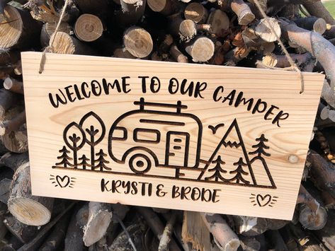 #campersign #welcometoourcamper #personalizedcampersign Winnebago Motorhome, Camping Signs Diy, Camp Signs, Campsite Signs, Wooden Kitchen Signs, Camper Signs, Camping Signs, Wood Burning Crafts, Camper Decor