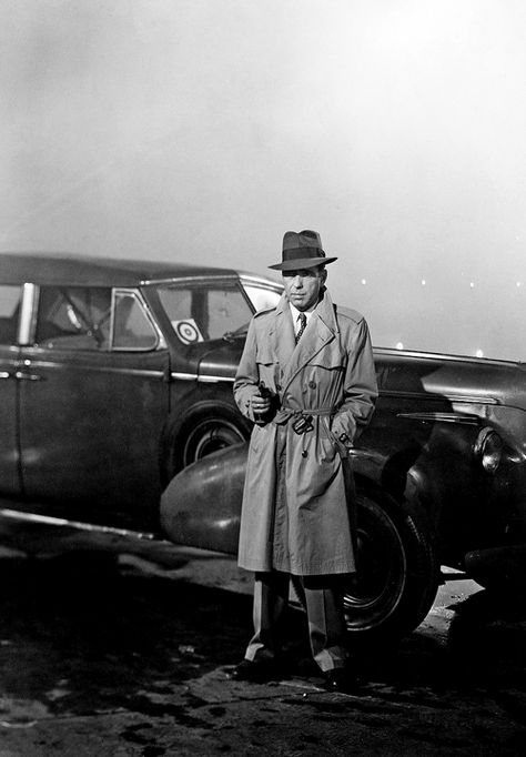 Humphrey Bogart in Casablanca (1942) Casablanca Movie, Casablanca 1942, Bogie And Bacall, Bogart And Bacall, The Big Sleep, Humphrey Bogart, Retro Mode, Golden Age Of Hollywood, Classic Films