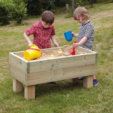 Wooden Sandpit With Lid, Natural Playground Ideas, Backyard Sandbox, Diy Sandbox, Natural Playgrounds, Kids Sandbox, Playground Slide, Diy Projects Plans, Playground Ideas