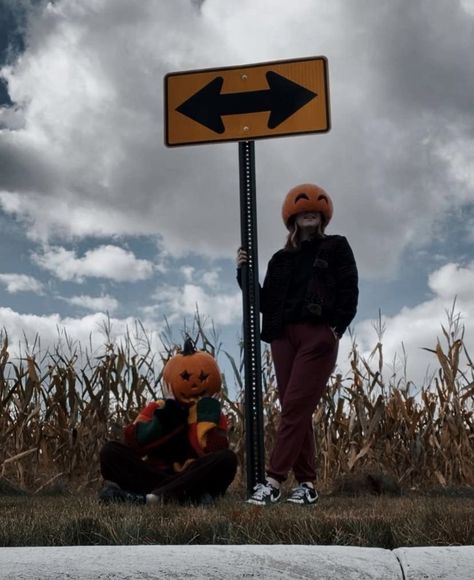 Pumpkins On Head Photoshoot, Pumpkin Head Photoshoot Single, Halloween Costume Inspo Women, Pumpkin Head Photoshoot Siblings, Pumpkin Head Photoshoot Ideas, Jackolantern Photoshoot, Pumpkin Photoshoot Ideas, Halloween Pumpkin Head Photoshoot, Pumpkin Heads