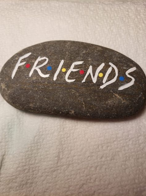 Friends TV Show painted rock originally made by Abby English Cocomelon Painted Rocks, Bestie Painting Ideas Easy, Rock Painting Ideas For Friends, Rock Painting Ideas Easy Aesthetic, Friends Rock Painting, Rock Painting Friends, Cartoon Painted Rocks, Stone Painting Aesthetic, Painted Rocks For Friends