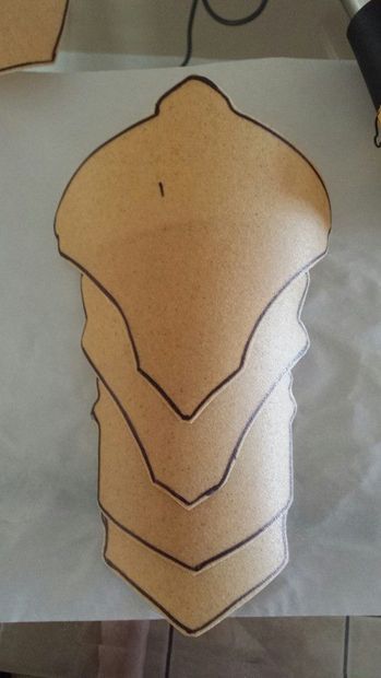 Worbla instructions/tips Diy Pauldrons, Cardboard Armor Diy Templates, Shoulder Armor Pattern Free, Foam Shoulder Armor, Armour Template, Odin Costume, Worbla Tutorial, Armor Shoulder, Armor Template