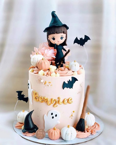 Pastel Halloween Party Cake, Halloween 2nd Birthday Cake, Witch Theme Cake, Witch Cake Birthdays, Pastel Halloween Cake, Witch Birthday Cake, Cute Halloween Cakes, Kids Halloween Birthday Party, Halloween Party Girls