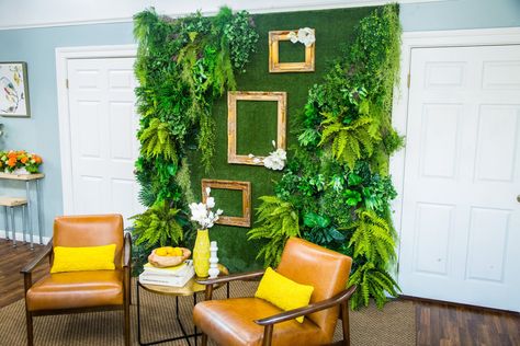 Artificial Grass Ideas Green Walls, Living Plant Wall, Living Wall Indoor, Artificial Grass Wall, Dinosaur Room, Artificial Plant Wall, Grass Wall, Faux Grass, Living Walls