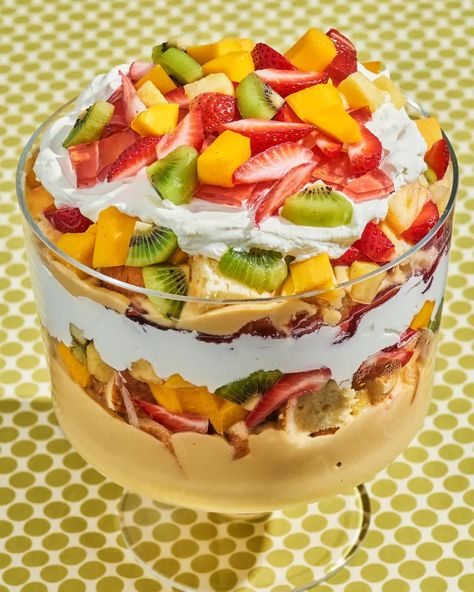 Shareable Desserts, Trifle Dessert Recipes, Fruit Trifle, Christmas Trifle, Trifle Bowl, Trifle Desserts, Strawberry Jelly, Coconut Custard, Trifle Recipe