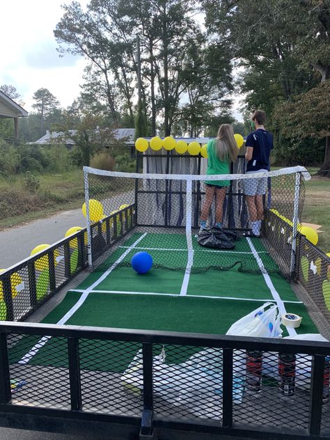 Made a mini tennis court on a car trailer for a Homecoming parade at our high school! Tennis Classroom Theme, Tennis Parade Float, High School Parade Floats Homecoming, Tennis Float Parade Ideas, Volleyball Floats For Parade, Tennis Fundraiser Ideas, Volleyball Parade Float Ideas, Homecoming Floats High School, Tennis High School