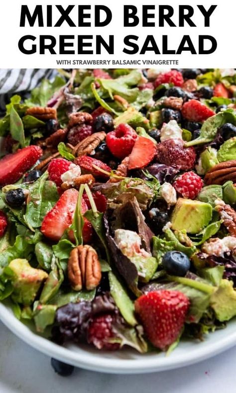 Green Salad With Balsamic Vinaigrette, Strawberry Green Salad Recipes, Spring Mix Strawberry Salad Recipes, Summer Green Salad Recipes, Spring Mix Salad Recipes Simple, Green Salad Ideas, Mixed Green Salad Recipes, Green Summer Salad, Mixed Green Salads