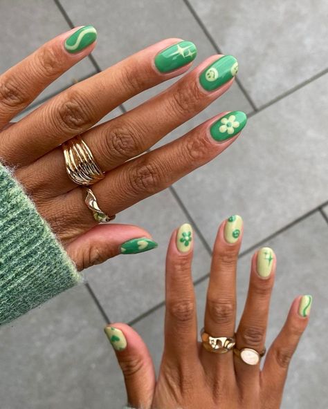 486 Likes, 15 Comments - TGB Academy (@tgbacademy) on Instagram: “Loving this beautiful mix and match mani by @amyhendersonmua 💚 Giving us ALL the positive vibes 🤩 .…” Mix Match Nails, Shellac Nail Designs, Minimal Nails Art, Hippie Nails, Minimal Nails, Cute Summer Nails, Shellac Nails, Fall Nail Colors, Manicure Y Pedicure