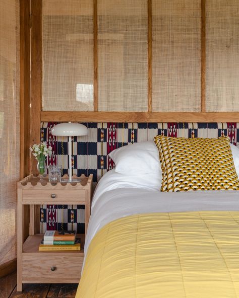 This beautiful wrap-around headboard brings tropical style to this countryside bedroom. The cane screening adds to the warmth of the space, and the earthy tones match the natural materials of the nightstand and soft furnishings. See more interesting headboard ideas at the link in bio. . Photography by Ben Stevens, interior design by @kateguinnessdesign . #homesandgardens #headboard #screen Headboard Room Divider Ideas, Headboard Room Divider, Kate Guinness, Divider Headboard, Countryside Bedroom, Cool Headboards, Room Divider Headboard, Elegant Bedroom Design, Firmdale Hotels