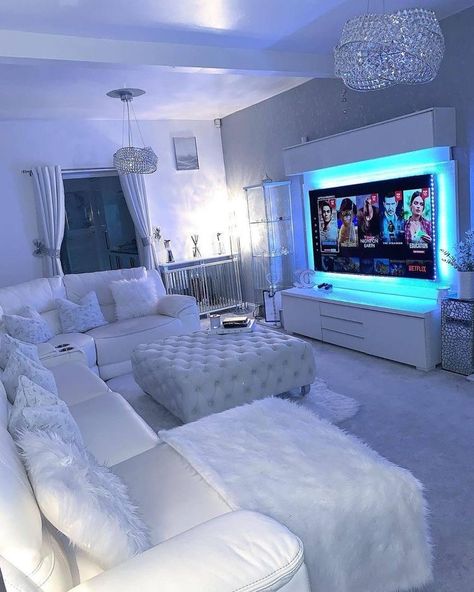 Cute New Apartment Ideas, Celebrity Bedroom Ideas, Living Room Designs Modern Luxury Colorful, Nice Modern Bedrooms, Luxury Bed Ideas, Cute Big Bedrooms, Luxury Chill Room, Fancy Girly Bedroom, Pink Room Design Ideas