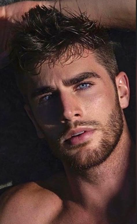 Dark Hair Blue Eyes, Jay Gould, Mens Hairstyles Fade, Sean Cody, Blue Eyed Men, Brown Hair Blue Eyes, Scruffy Men, Ugly Love, Wattpad Cover