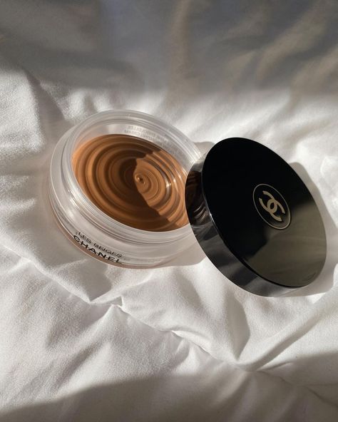 Chanel Bronzer Aesthetic, Make Up Aesthetic Beauty Products, Chanel Bronzer, Contour Products, Chanel Les Beiges Healthy Glow, Gym Makeup, Soft Girl Makeup, Chanel Les Beiges, Makeup List