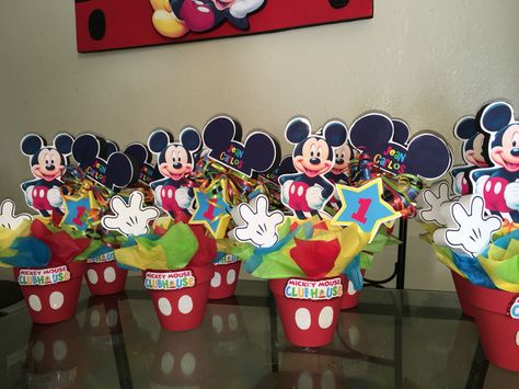 Mickey Mouse Clubhouse centerpieces                                                                                                                                                                                 Más Mickey Mouse Clubhouse Centerpieces, Mickey Mouse Clubhouse Birthday Party Decorations, Party Decorations Centerpieces, Mickey Mouse Centerpieces, Mickey Mouse Party Decorations, Γενέθλια Mickey Mouse, Mickey Mouse Birthday Decorations, Mickey First Birthday, Mickey 1st Birthdays