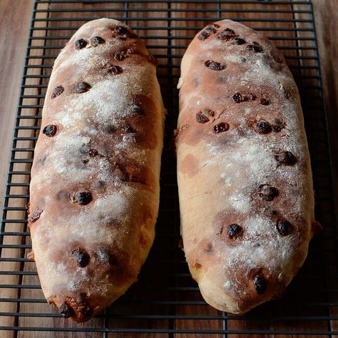 Club Med White Chocolate Bread French Breads, White Chocolate Bread, Chocolate Bread Recipe, Breads And Pastries, Spice Bread, Chocolate Chip Bread, White Choc, Knead Bread, Chocolate Bread