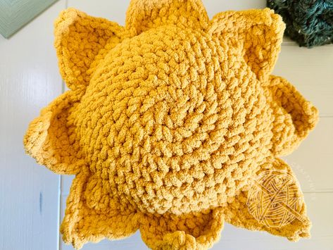 Crochet Sun Pillow Free Pattern, Sun Pillow Crochet, Crochet Sun Pillow, Random Crochet, Sun Pillow, Potty Training Rewards, Pretty Vibes, Crochet Sun, Big Plush