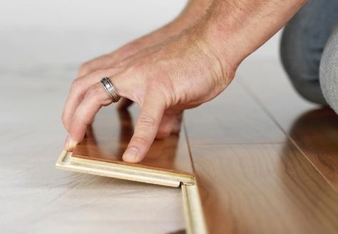 How to Install Click Flooring Click Lock Flooring, Small Log Homes, Grey Vinyl Flooring, Types Of Wood Flooring, Click Flooring, Log Home Floor Plans, Flooring Installation, Flooring Tools, Flooring Trends