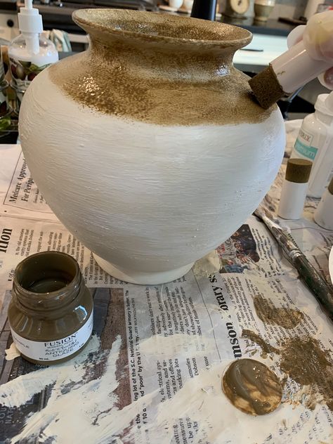 Thrift Store Vase Makeover: How to Update an Old Vase How To Paint Over Ceramic Vase, Faux Pottery, Painting Vases, Ceramic Vases Diy, Vase Makeover, Diy Painted Vases, Diy Vases, Lamp Pottery, Vases Diy