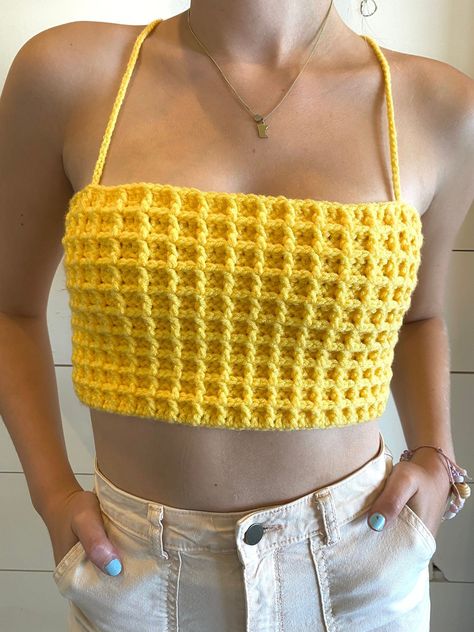 "Perfectly Cozy Crochet Tops for Fall and Winter" https://youtu.be/cj04aMCO82Y?si=IGXReglmFlB6l7Rn Yellow Crochet Top, Modern Haken, Top A Crochet, Crochet Blouse Pattern, Quick Crochet Projects, Crochet Top Outfit, Crop Top Pattern, Yellow Crochet, Crochet Crop Top Pattern