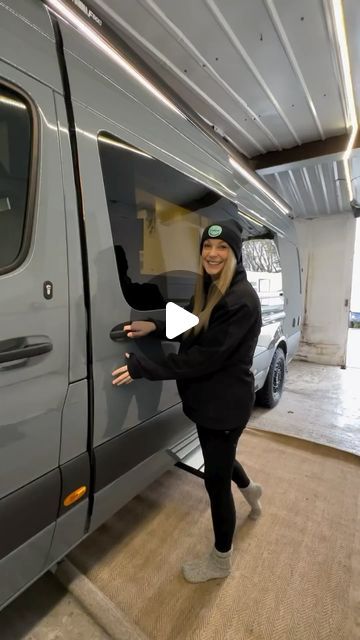 Living Van, Camper Van Life, Van Conversion Interior, Campervan Life, Build A Camper Van, Build A Camper, Van Life Diy, Rv Living Full Time, Mini Camper