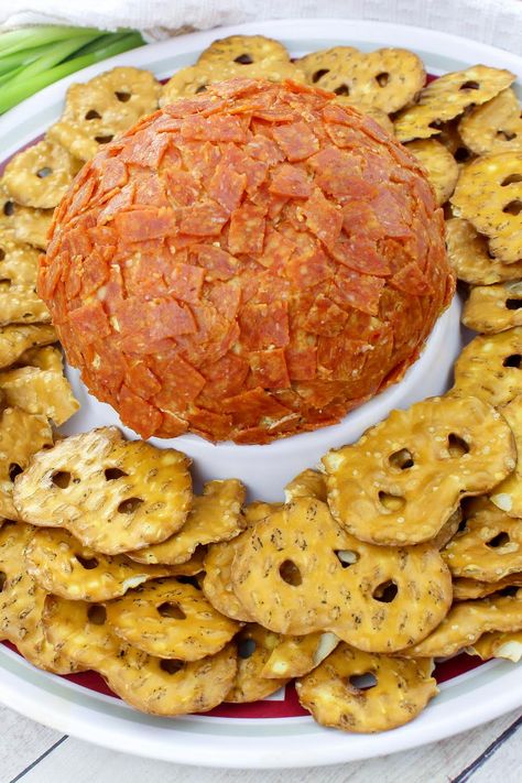 Pepperoni Cheese Ball Savory Apps, Superbowl Party Ideas, Pepperoni Pizza Dip, Cheddar Cheese Ball, Easy Apple Cake, Tailgate Recipes, Pizza Dip, Bruschetta Ingredients, Top Chicken Recipes