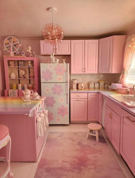 Kabinet Dapur, Pink Room Decor, Kitschy Kitchen, Dream Apartment Decor, Pink Home Decor, Cute Bedroom Decor, Dream House Rooms, Style Deco, Pink Kitchen