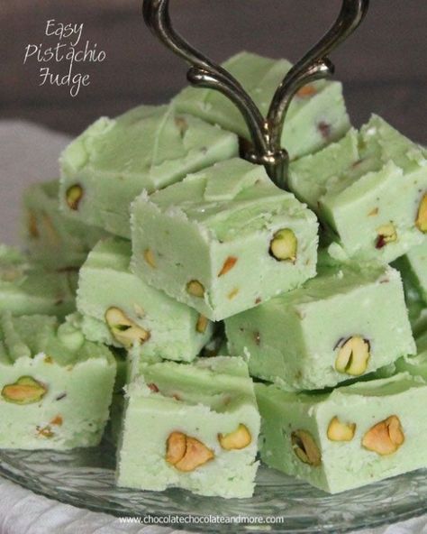 Pistachio Fudge Recipe, Pistachio Fudge, Best Fudge Recipe, Creamy Fudge, Pistachio Recipes, Homemade Candies, Fudge Recipes, Holiday Baking, Candy Recipes