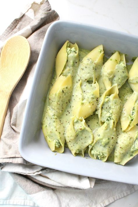 Have a fancy dinner with minimal work - Vegan Ricotta Stuffed Shells with Creamy Pesto. A baked pasta dish that everyone will love | ThisSavoryVegan.com #vegan #veganpasta Ricotta Stuffed Shells, Creamy Pesto Sauce, Stuffed Shells Ricotta, Sauce Spaghetti, Vegan Eggplant, Vegan Ricotta, Vegan Potato Salads, Chile Jalapeño, Baked Pasta