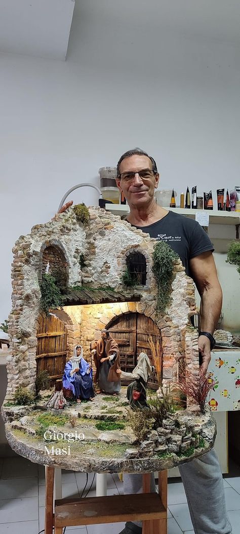 Diy Creche Nativity, Christmas Crib Ideas At Home Simple, Pesebres Navidad Ideas Grandes, Pesebres Navidad Ideas Originales, Pesebres Navidad Ideas, Nativity Diorama, Diy Nativity Scene, Nativity Sets Display, Bethlehem Scene