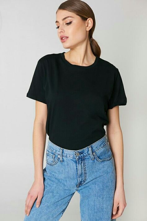 Perfect White Tee Shirt, Black Tshirt Outfit, Cloth Label, Beautiful Boho Dresses, Oversize Tshirt Outfits, People Reference, Polo Shirt Outfits, Bts Dynamite, T Shirt Design Template