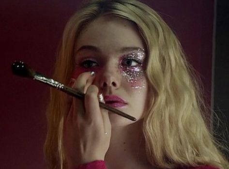 Neon Demon Aesthetic, Demon Aesthetic, Cassie Howard, Neon Demon, The Neon Demon, Cute Couple Dp, Pastel Goth Fashion, Baddie Makeup, Glitter Makeup