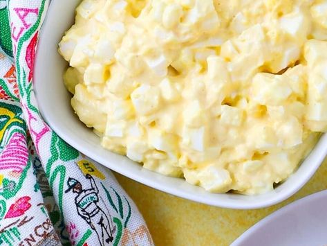 Augusta Masters Egg Salad: Authentic Copycat Recipe - NewsBreak Masters Egg Salad Recipe, Masters Egg Salad, Southern Egg Salad, Keto Egg Salad, Southern Pound Cake, Pimento Cheese Sandwiches, Chicken Salad Sandwich Recipe, Chicken Noodle Soup Crock Pot, Egg Salad Sandwich