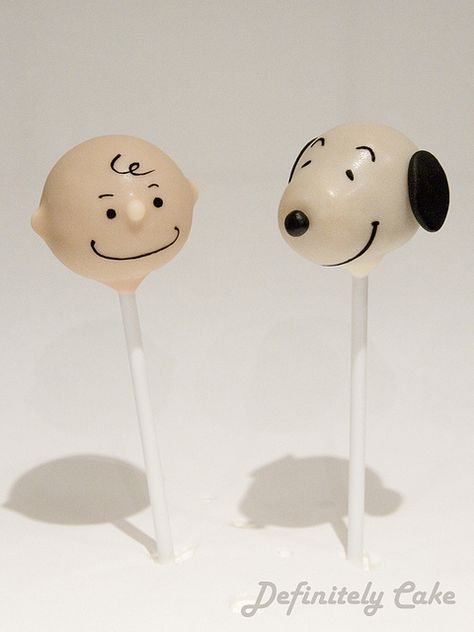 charlie brown cake | Charlie Brown and Snoopy Cake Pops | Flickr - Photo Sharing! Snoopy Cake Pops, Brown Cake Pops, Charlie Brown Cake, Cake Pops Ideas, Peanuts Birthday Party, Snoopy Birthday Party, Snoopy Cake, Peanut Cake, Brown Cake