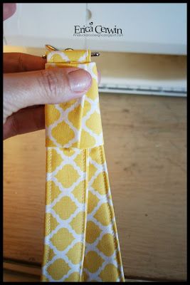 Keychain Diy Easy, Lanyard Tutorial, Pink Buckaroo Designs, Sewing Terms, Diy Lanyard, Fabric Lanyard, Diy Wallet, Diy Sewing Pattern, Diy Keychain