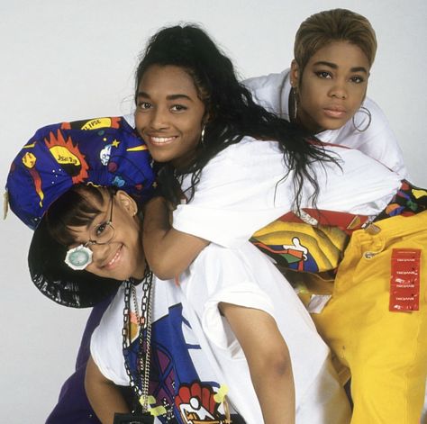 Chilli Tlc 90s, Lisa Left Eye Tlc Photoshoot, Tlc Band, Tlc Aesthetic, Tlc Magazine Cover, Tlc Music Video, Tlc Outfits, Tlc Group, Lisa Left Eye