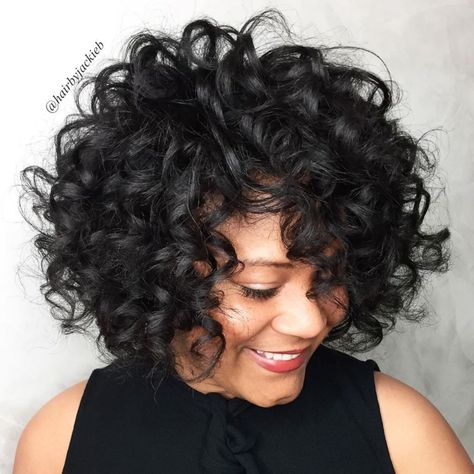 Voluminous Naturally Curly Bob Hairstyle Kręcony Bob, Curly Hair Photos, Short Curly Haircuts, Naturally Curly Bob, Haircuts For Curly Hair, Short Wavy Hair, Bouncy Curls, Short Wavy, Curly Bob Hairstyles