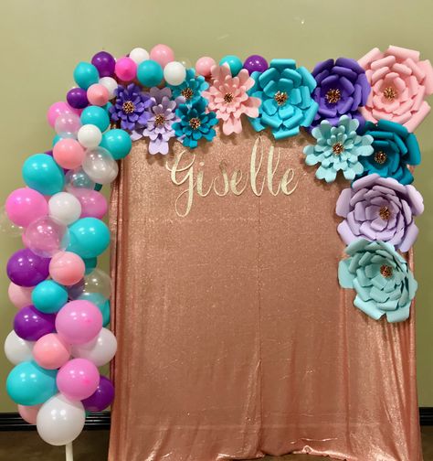 Balloon And Flower Backdrop, Backdrop With Paper Flowers, Fashion Show Ideas, Flowers And Balloons, Balloons Backdrop, Backdrop Balloons, Show Ideas, Balloons Flowers, Flowers Backdrop