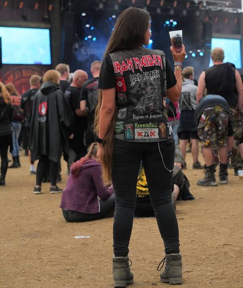 Fabric Manipulations, Battle Jackets, Battle Vest, Ska Punk, Vest Patches, Heavy Metal Fashion, Rock Band Shirts, Patch Jacket, Rocker Chick