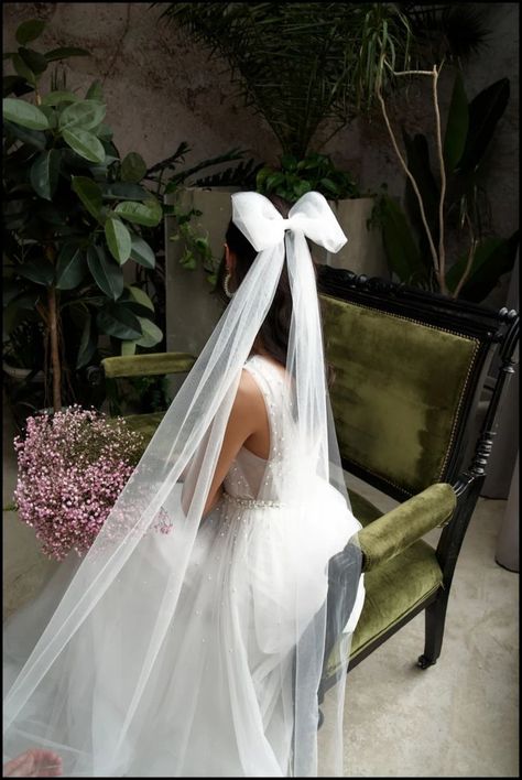 Long Bow Veil, Bridal Bow Hair, Wedding Veil With Bow, Bow Veil Wedding, Modern Bridal Hair, Bridal Hair Bow, Ribbon Veil, Bow Veil, Bridal Bow