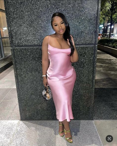 Dinner Outfits Black, Dinner Outfits Black Women, Pink Birthday Dress, Outfits Black Women, Fits Ideas, Prom Dresses Simple, Clothing Aesthetic, Pink Evening Dress, Spaghetti Strap Prom Dress