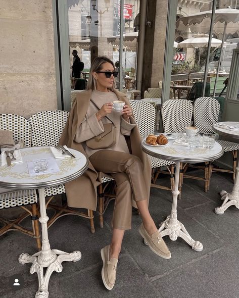 Beige Loafers Outfit, Suede Loafers Outfit, Loafers Outfit Women, Female Lawyer Fashion, Lawyer Fashion, Loafers Outfit, Designer Loafers, Office Outfits Women, Corporate Outfits