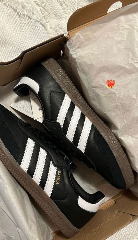 U can find The most perfect Sambas on Amazon just click the link below Balenciaga Shoes Mens, Adidas Samba Outfit Women, Adidas Classic Shoes, Adidas Samba Black, Samba Classic, Adidas Samba Outfit, Samba Shoes, Pretty Sneakers, Shoes For School