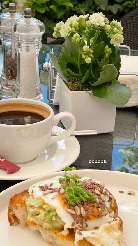 Brunch Brunch Instagram Story, Breakfast Instagram Story, Story Inspiration Instagram, Red Square Moscow, Instagram Story Inspiration, Story Food, Digital Photo Album, Food Captions, Jeans Outfit Women